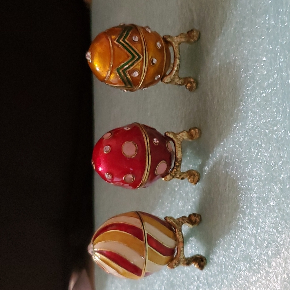 SET OF 3 METAL DESIGNER TINY DECORATIVE EGGS WITH MAGNETIC LID.